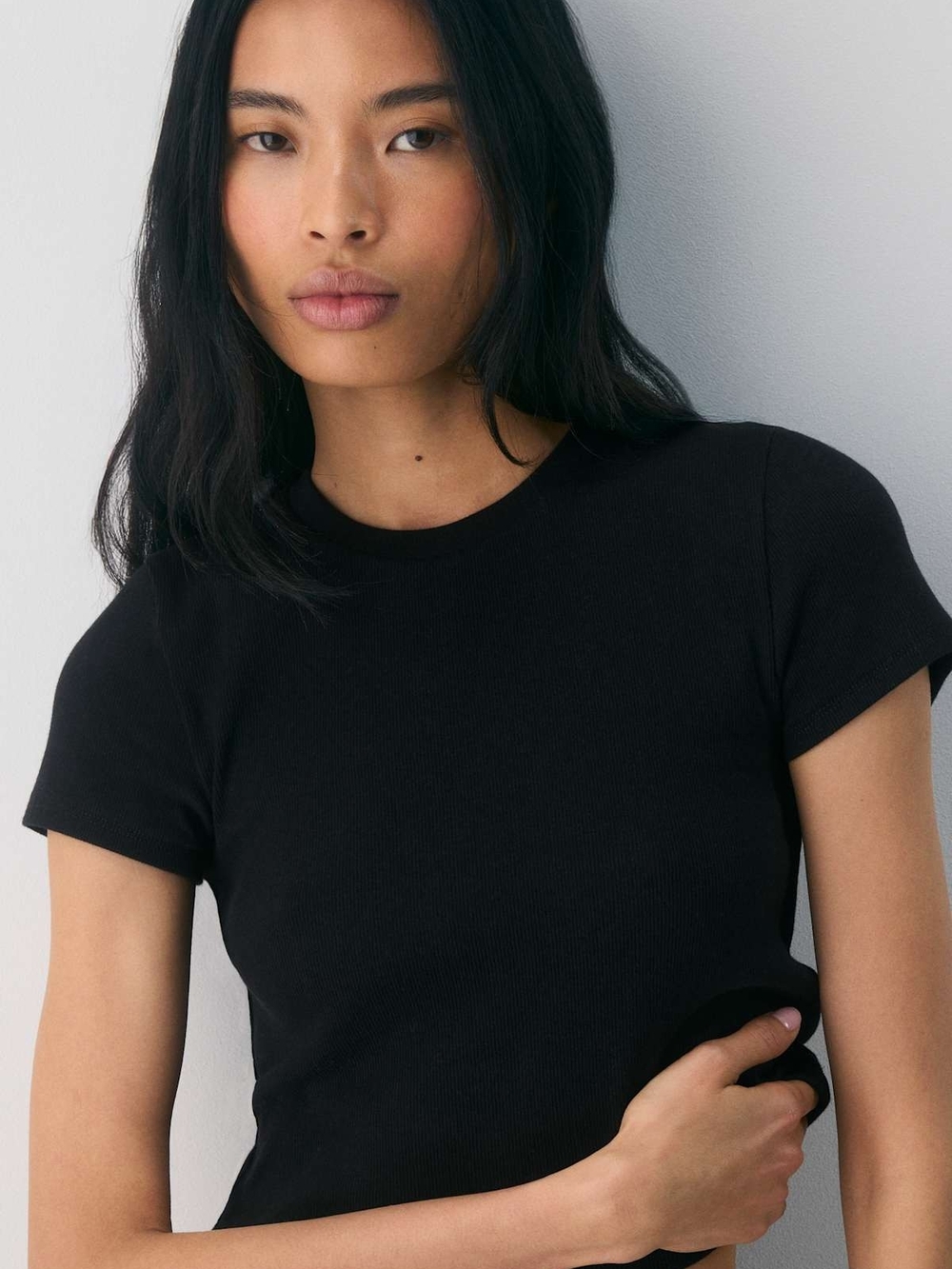 Aritzia Black Short-Sleeve Crewneck Tee
